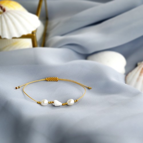 bransoletka z muszelkami i perlami na zlotym sznurku_aurelie.pl