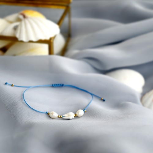 bransoletka z muszelkami i perlami na niebieskim sznurku_2_aurelie.pl