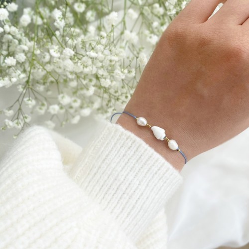bransoletka z muszelkami i perłami na niebieskim sznurku_aurelie.pl