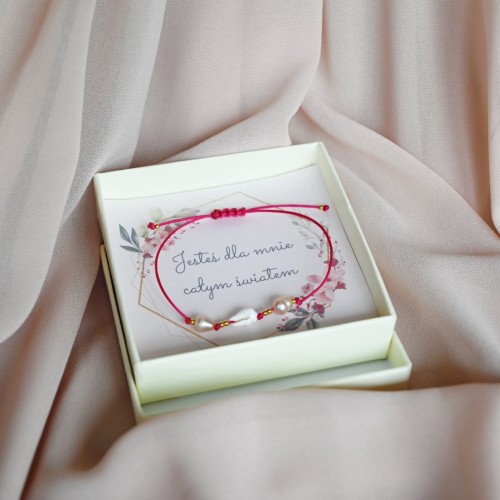 bransoletka z perłami i muszelką oraz pudełkiem prezentowym | aurelie.pl